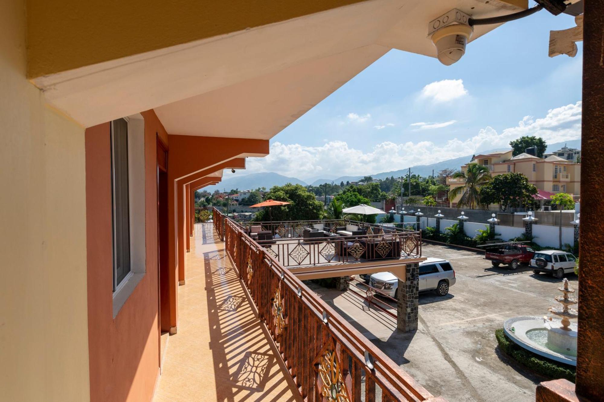 Vivy Hill'S Hotel Port-au-Prince Extérieur photo